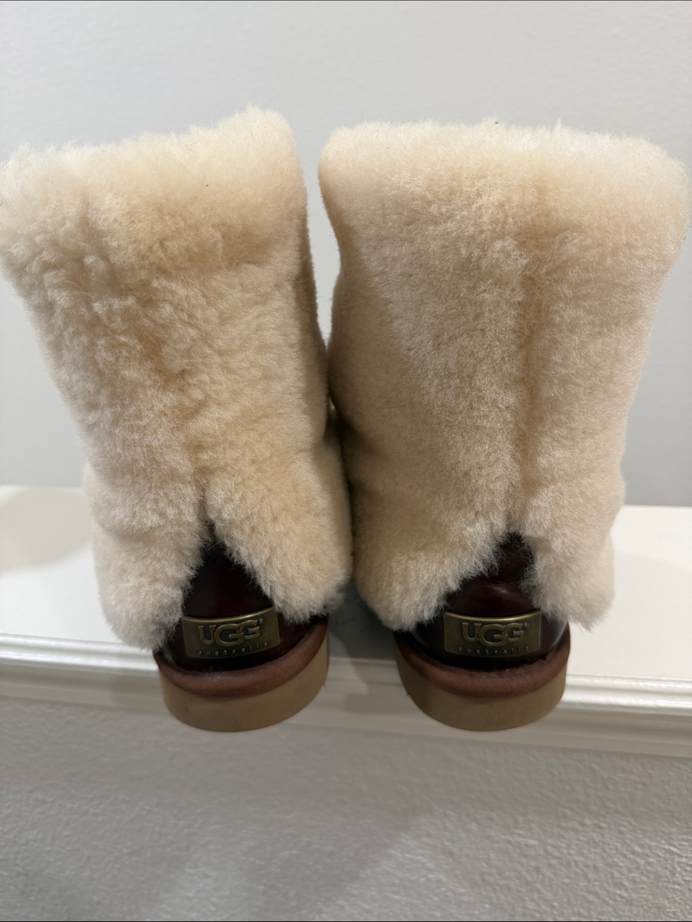 UGG Short Boots in Chestnut with Cream Shearling